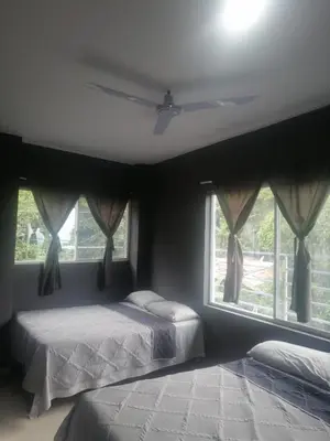 a bedroom with two beds and a large window at Apartamento Familiar 3 con 3 habitaciones 4 camas más litera in San Salvador