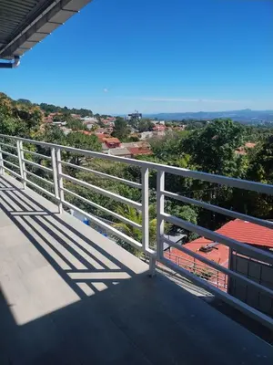 a white fence on a balcony with a view at Apartamento Familiar 3 con 3 habitaciones 4 camas más litera in San Salvador
