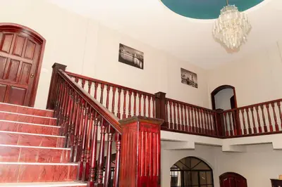 a staircase in a building with a chandelier at Casa Familiar con Piscina y Aire Acondicionado Concepción Batres in Concepción Batres