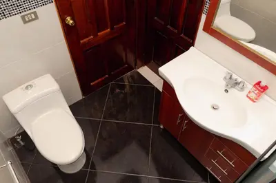 a bathroom with a toilet and a sink at Casa Familiar con Piscina y Aire Acondicionado Concepción Batres in Concepción Batres
