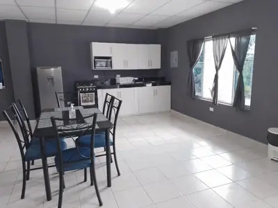 a kitchen and dining room with a table and chairs at Apartamento familiar 1 con 3 habitaciones y 4 camas in San Salvador