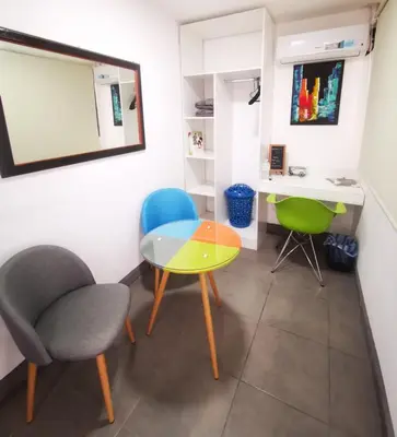 a room with a table and two chairs and a desk at Apartamento privado, Miramonte, San Salvador in San Salvador