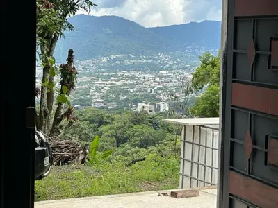 a view of a city from the outside of a door at Zona de Camping con casa de campo in San Salvador