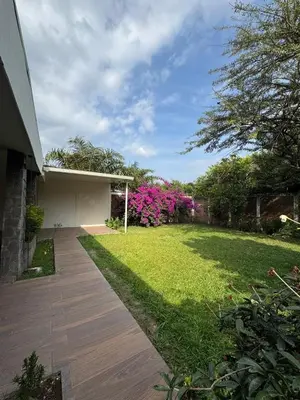 a backyard with a lawn and a gazebo at San Benito Executive Suite, luxury, security in San Salvador
