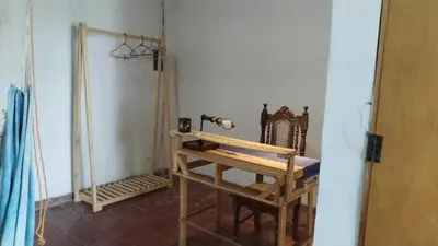 a room with a mirror and a wooden chair at Casa lichis habitación basica in Suchitoto
