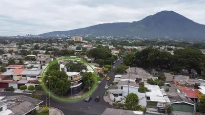 an aerial view of a city with a green circle at Apartamento económico familiar in San Salvador