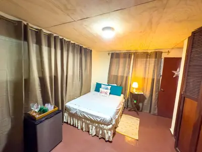 a small bedroom with a bed in a room at Casa DUNA 2 in La Libertad