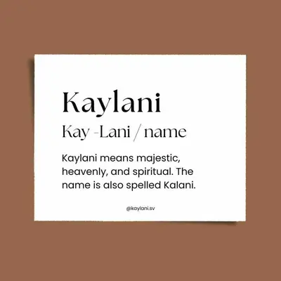 a white sign with the name of a kaya lan name at Casa Tropical Kaylani in Tamanique