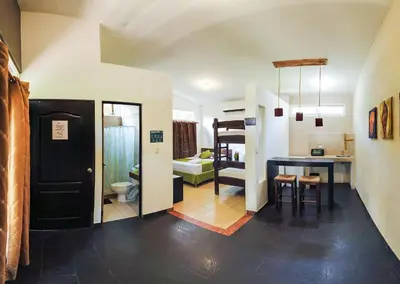 a living room with a kitchen and a room with a bathroom at Eco del Mar in La Libertad