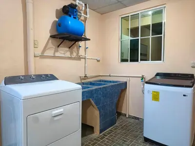 a kitchen with a sink and a washing machine at Casa Independencia de Santa Ana in Santa Ana