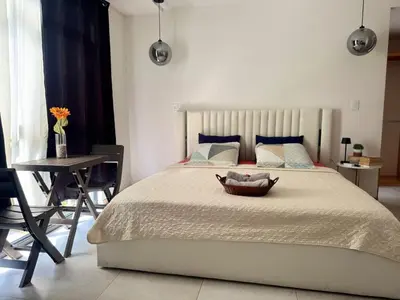 a bedroom with a bed with a table and a desk at Dormitorio privado con tu propio baño El apartamento la cocina y las áreas comunes son compartidas in San Salvador