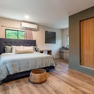 Lora Loca Inn