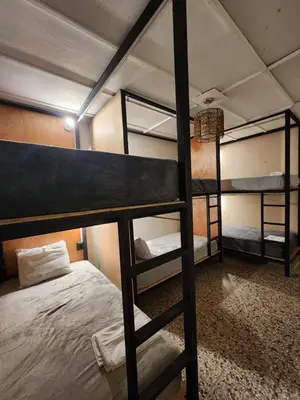 a bedroom with two bunk beds in a room at La Mochila Urbana4 in San Salvador