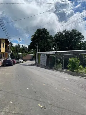 an empty street with a building on the side of the road at Bed Room San Francisco Chinameca in San Francisco Chinameca