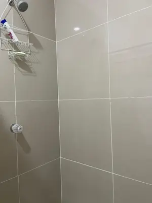 a bathroom with a shower with a glass door at Bed Room San Francisco Chinameca in San Francisco Chinameca
