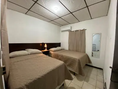 a room with two beds in a room at La Casa de Lourdes in Colón