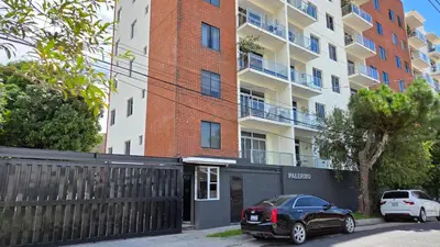 a black car parked in front of a building at Habitación en casa de Diana in San Salvador