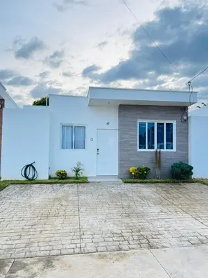 a white house with a brick driveway at Exclusivo y céntrico en San Miguel in San Miguel