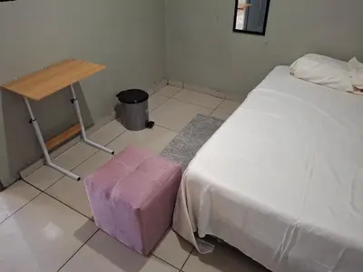 a bedroom with a bed and a table and a stool at Apartamento in San Salvador