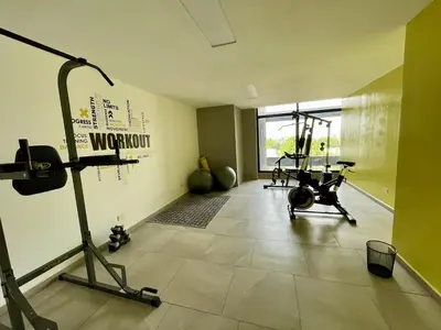 a gym with two treadmills and two exercise bikes at Apartamento Nuevo ,Todo a tu alcance in San Salvador