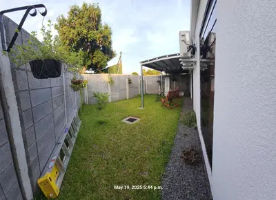 an outside view of a yard with a fence at La Joya de Opico in San Juan Opico