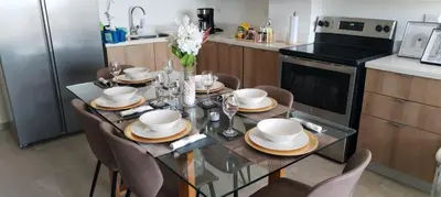 a kitchen with a dining table with chairs and a tableasteryasteryasteryasteryastery at Un lugar especial en San Salvador in San Salvador