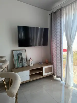 a living room with a flat screen tv on the wall at Elegante casa a minutos de Centro comercial in San Miguel