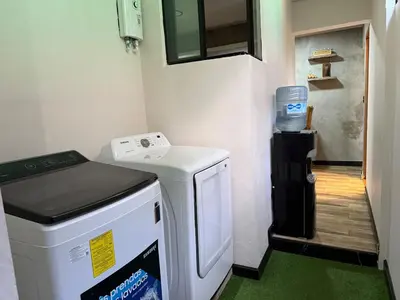 a small kitchen with a washing machine in a room at Casa Miralvalle in San Salvador