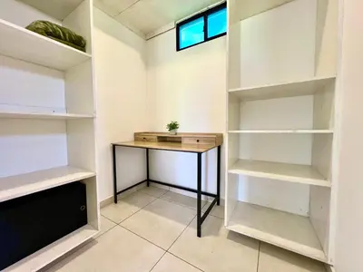 a room with a desk and shelves at Casa de lujo- Vista- Piscina- La Libertad in La Libertad