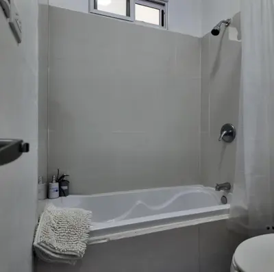 a white bathroom with a tub and a toilet at Suite para dos Las Terrazas in San Salvador