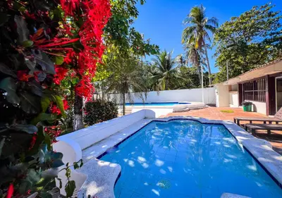 a swimming pool in the backyard of a house at Quinta Brisas del Surf La Libertad in La Libertad