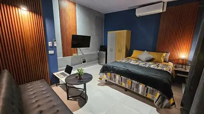 a bedroom with a bed and a table and a couch at Apartamento 2-B new suite in SS in San Salvador