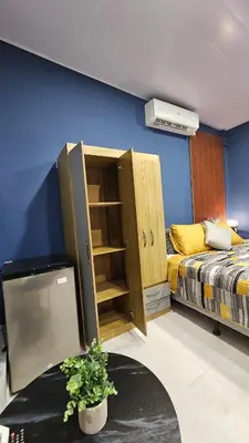 a room with a bedroom with a bed and a cabinet at Apartamento 2-B new suite in SS in San Salvador