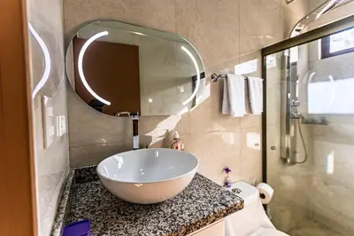a bathroom with a bowl sink and a mirror at Bungalos Vista a Cayaguanca in San Ignacio