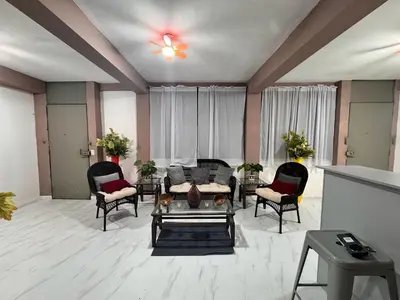 a living room with a couch and chairs at Hostal Genoveva in San Salvador