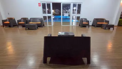 a group of chairs sitting in a room at Vista a los Volcanes in Santa Ana