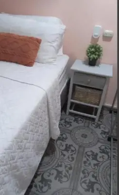 a bedroom with a bed and a table with a plant at Casa completa, cómoda y céntrica in San Salvador