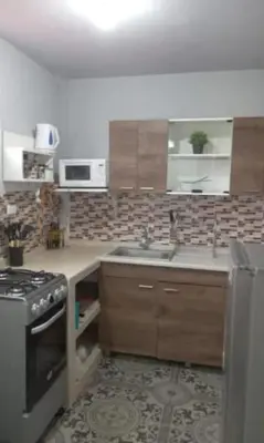 a kitchen with a stove and a sink and a refrigerator at Casa completa, cómoda y céntrica in San Salvador