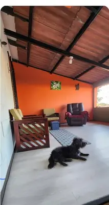 a dog laying on the floor in a living room at Casa en Altos del Cerro in Soyapango