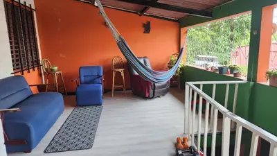 a room with a hammock in a house at Casa en Altos del Cerro in Soyapango