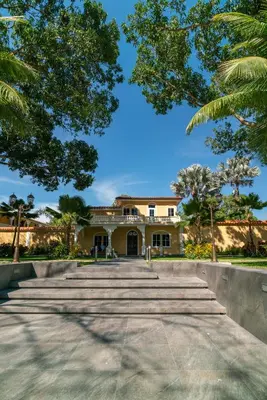 a large yellow building with trees in front of it at Suite sencilla