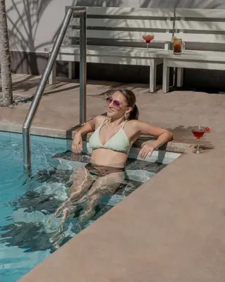 a woman in a bikini in a swimming pool at Hotel Roca Sunzal in La Libertad