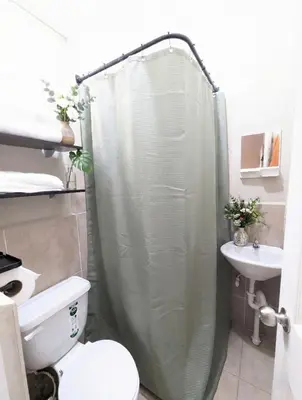 a bathroom with a shower with a toilet and a sink at Via Trip House - Sonsonate in Sonsonate