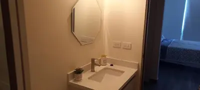 a bathroom with a sink and a mirror on the wall at Apto 52 Lomas in Antiguo Cuscatlán