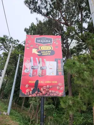 a sign for a food store on a street at Linda casa con garaje en la majada