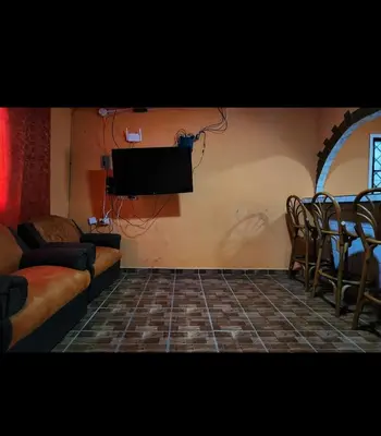 a living room with a couch and a flat screen tv at Linda casa con garaje en la majada