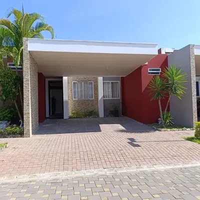Beautiful and cozy home with Rent a car available