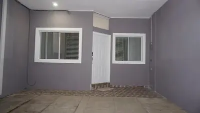 a room with purple walls and two windows at Veraneras House, your home in Santa Ana, El Salvador in Santa Ana