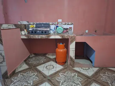 a room with a table with a fire hydrant on the floor at Hospedaje Mi Casita in Chalchuapa