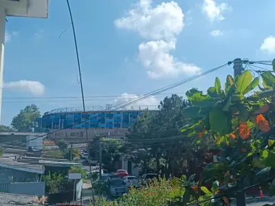 a view of a street with a building in the background at habitación doble cerca de todo in San Salvador